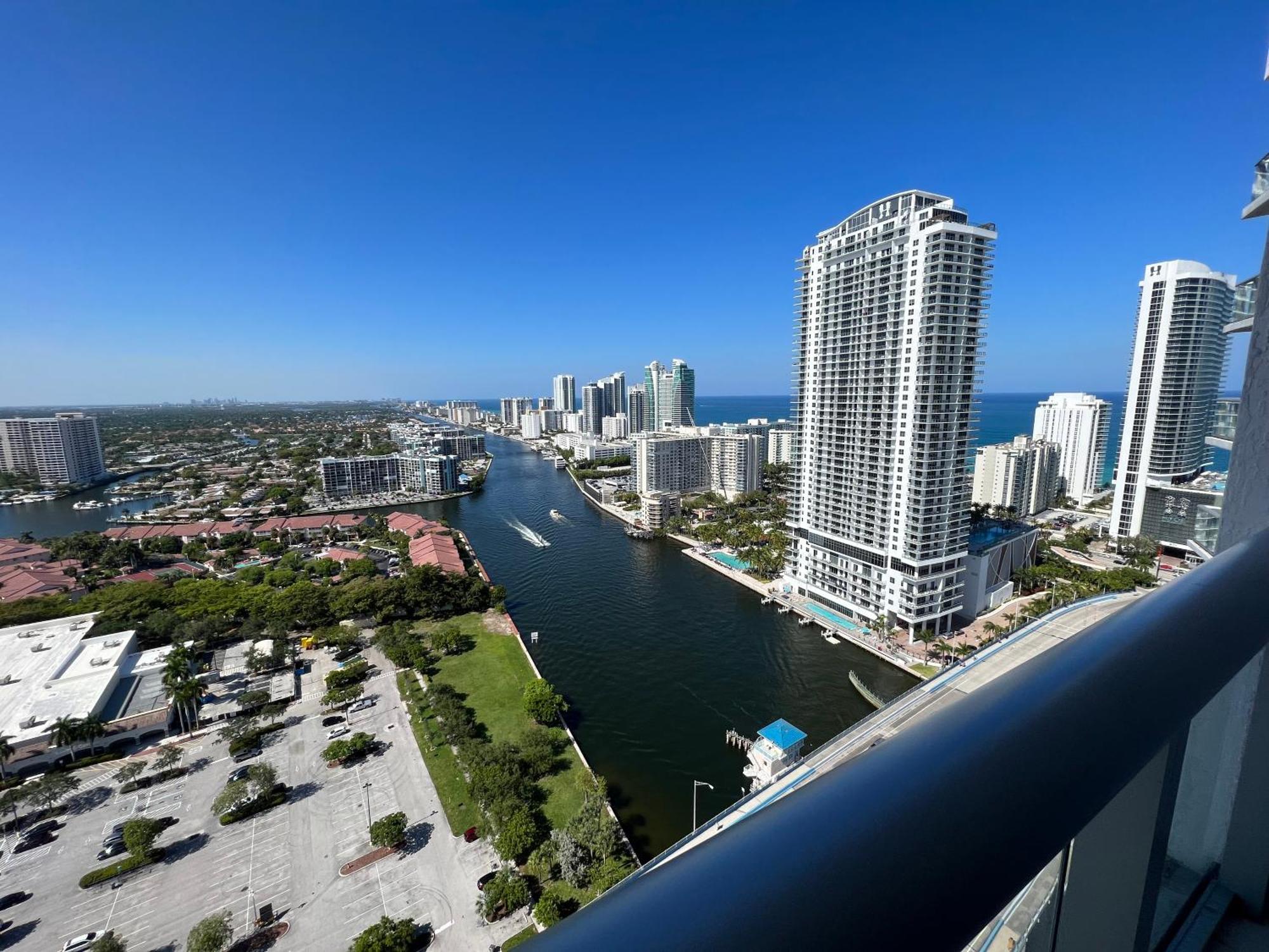 Mvr Apartments At Beachwalk Resort Hallandale Beach Exterior foto